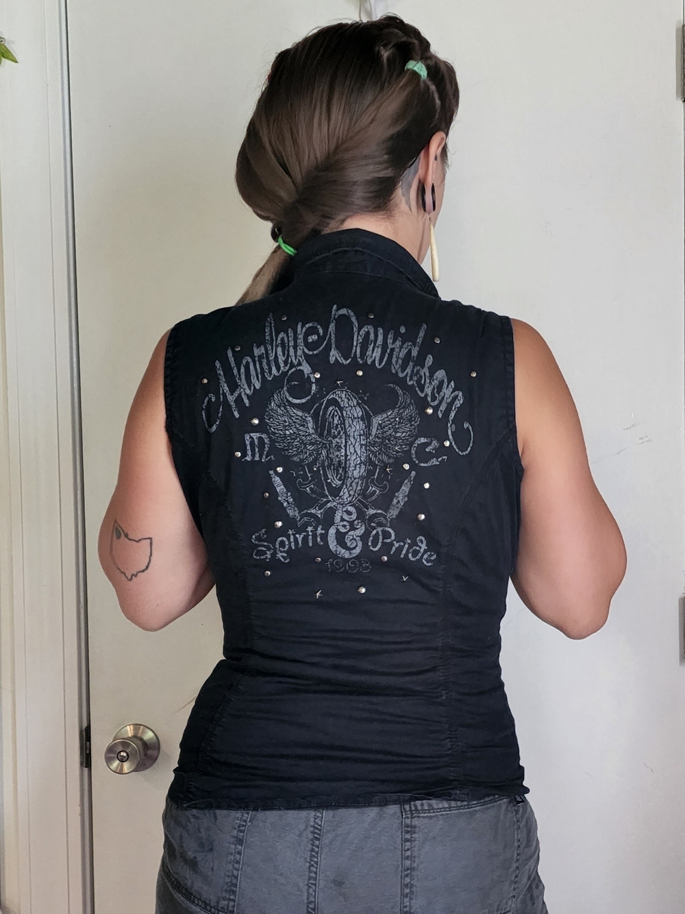 Harley-Davidson Black Sleeveless Moto Vest with Silver Graphic
